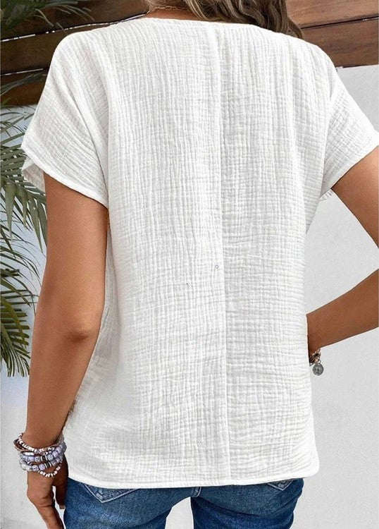 BLOUSE WITH COLLAR AND BUTTON CLOSURE